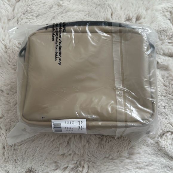 RAINS Box Bag Sand - Picture 4 of 6